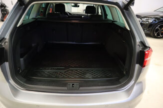 Volkswagen Passat 2019 - Image 10