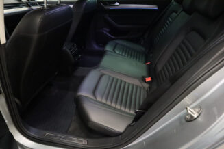 Volkswagen Passat 2019 - Image 13
