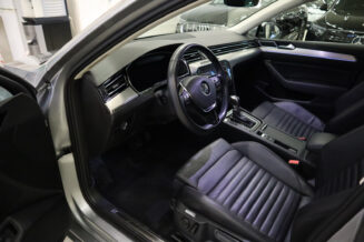 Volkswagen Passat 2019 - Image 14
